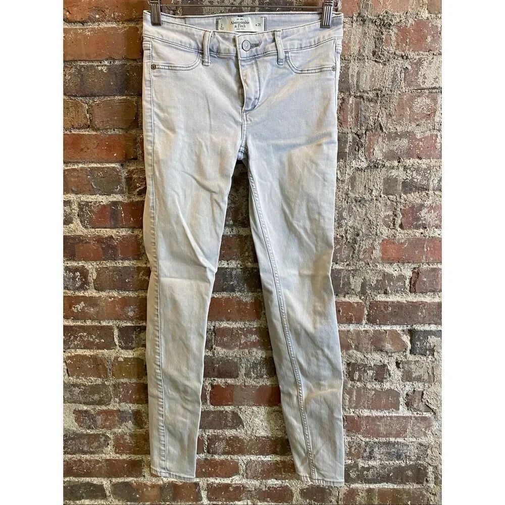 Abercrombie & Fitch • Light Wash High Waisted Skinny Jean • Size 2 \ w26